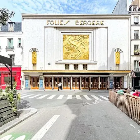 A Pied : Folies Bergere Et Grands Boulevards * Paris