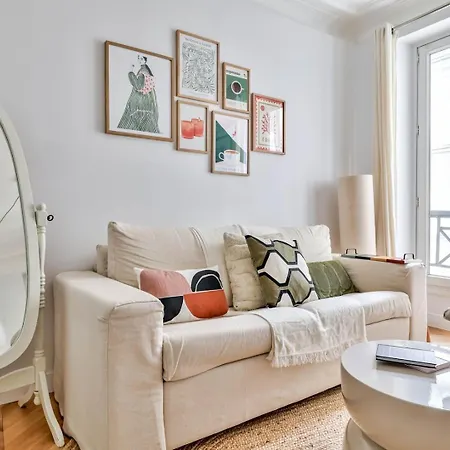 A Pied : Folies Bergere Et Grands Boulevards *