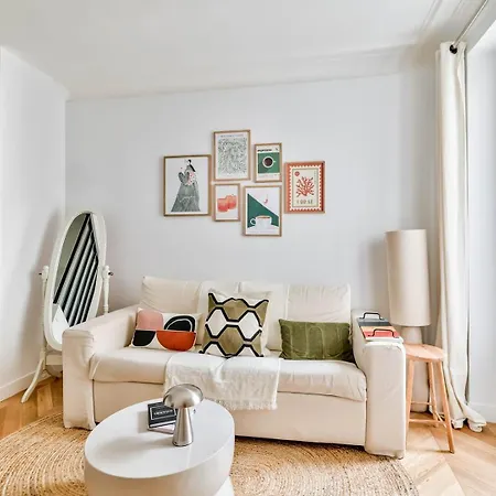 A Pied : Folies Bergere Et Grands Boulevards