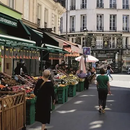 A Pied : Folies Bergere Et Grands Boulevards *