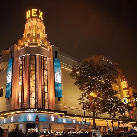 A Pied : Folies Bergere Et Grands Boulevards