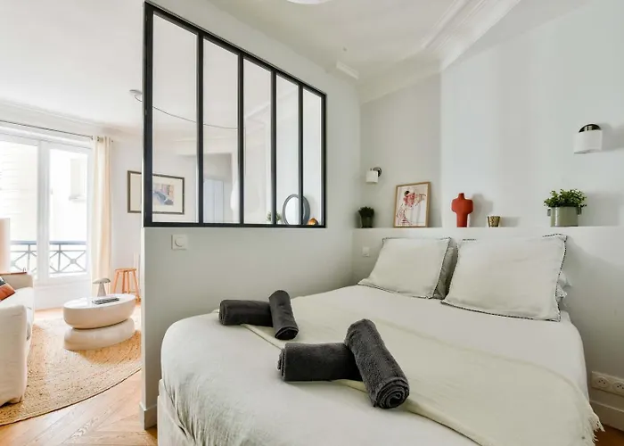 A Pied : Folies Bergere Et Grands Boulevards Appartement