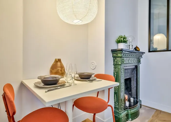 Appartement A Pied : Folies Bergere Et Grands Boulevards Parijs