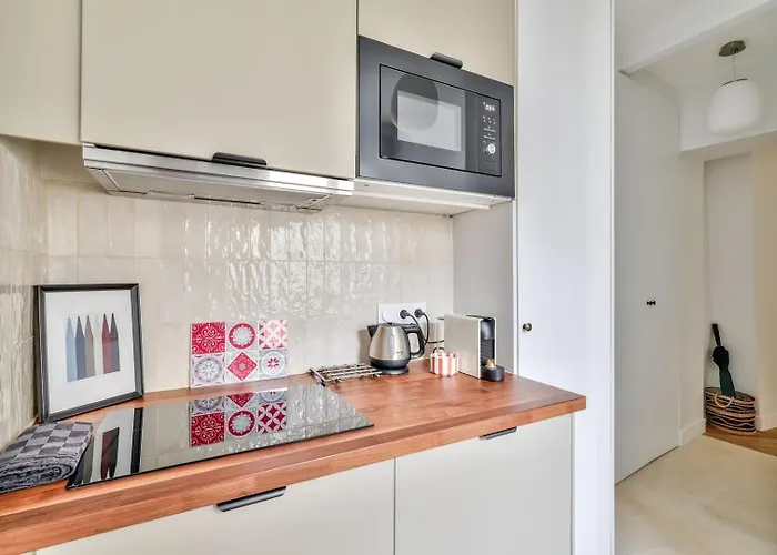 A Pied : Folies Bergere Et Grands Boulevards