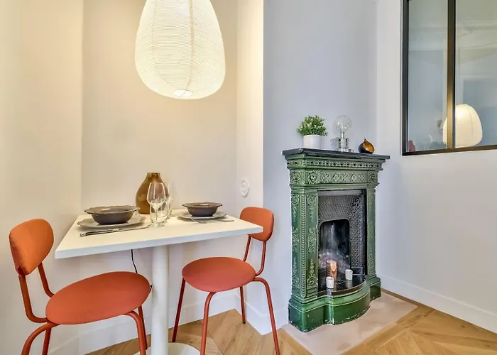 A Pied : Folies Bergere Et Grands Boulevards Appartement *