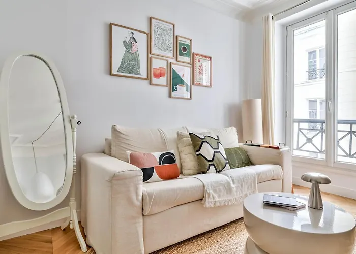 A Pied : Folies Bergere Et Grands Boulevards *