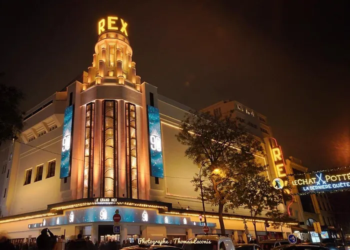 A Pied : Folies Bergere Et Grands Boulevards